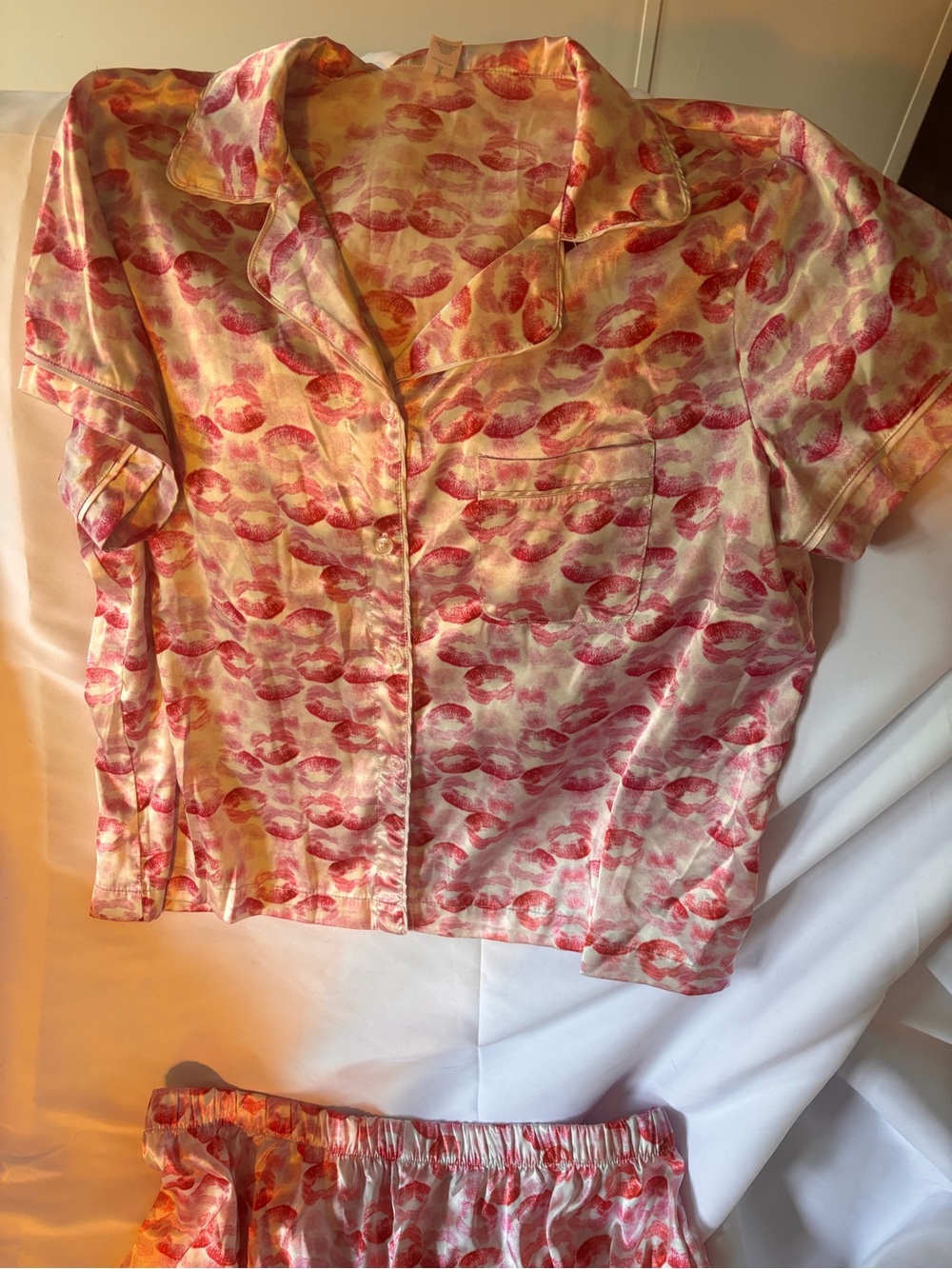 Arizona Jean Company Pink and Cream Lip-Print Pajama Set